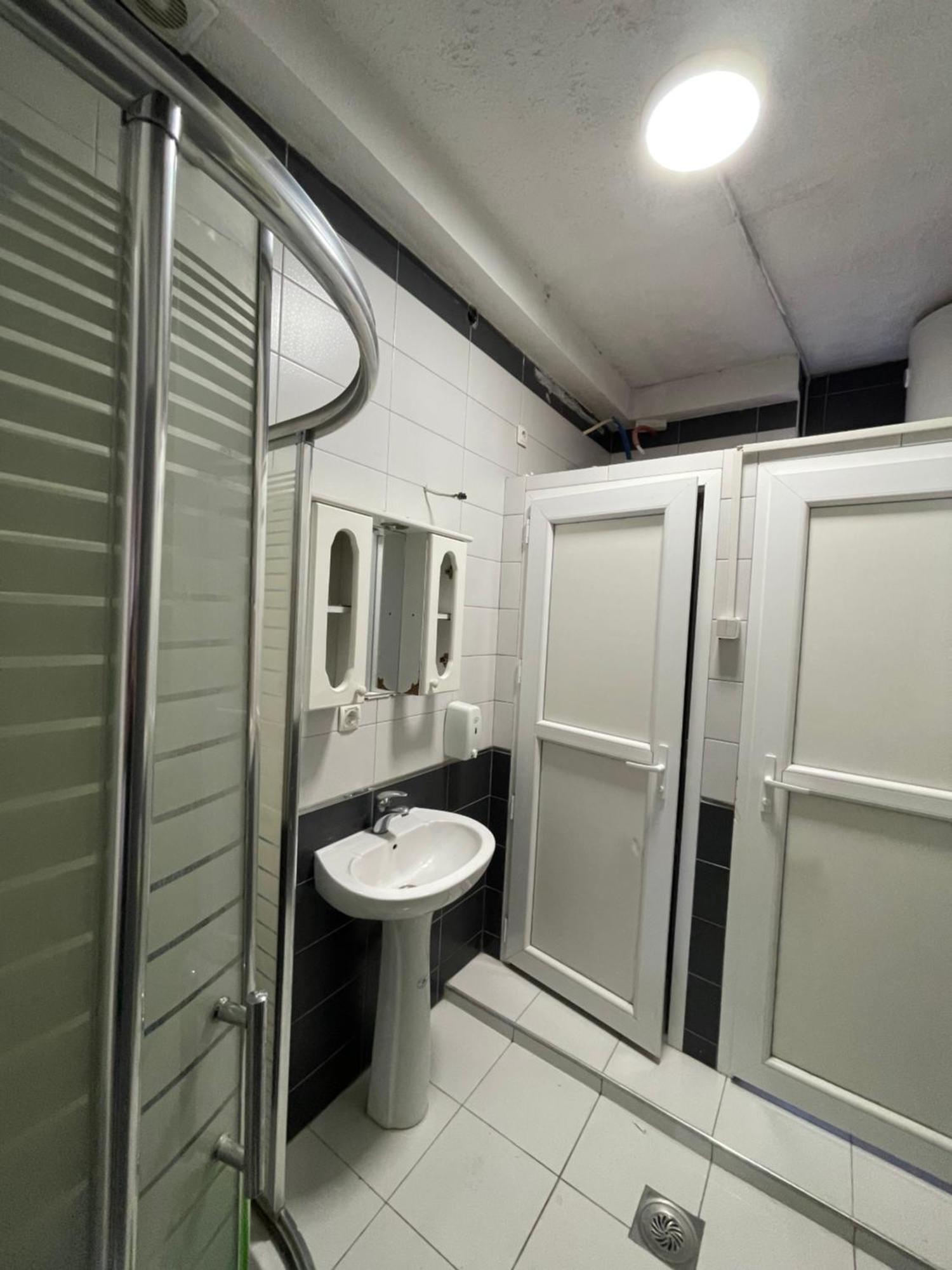 Newborn Comfort Hostel The Biggest Hostel Of Town With Best Location Pristina Extérieur photo