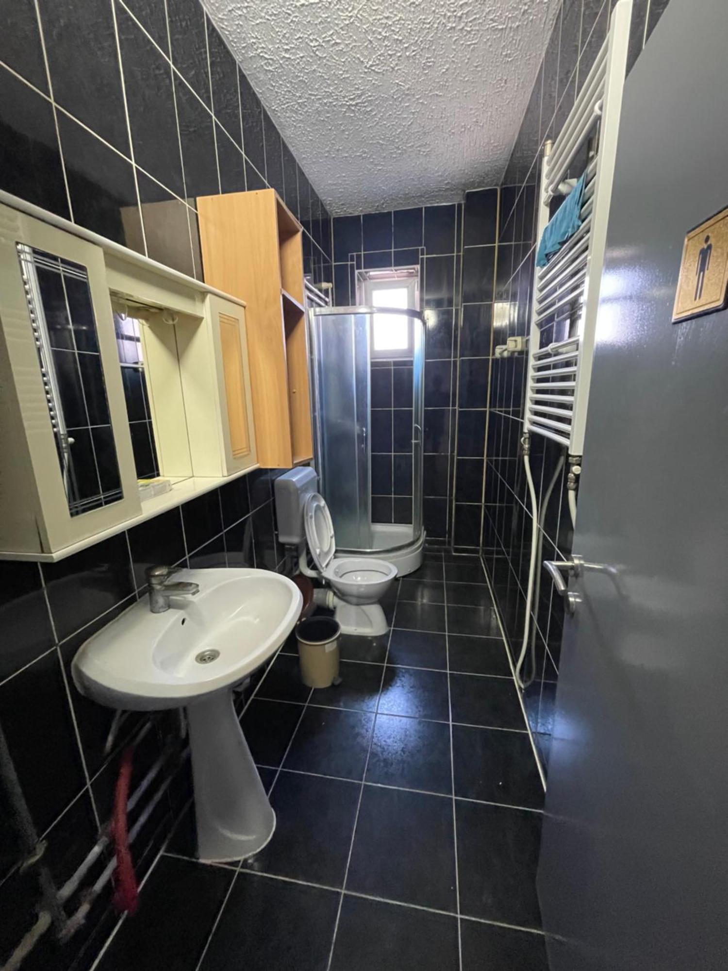 Newborn Comfort Hostel The Biggest Hostel Of Town With Best Location Pristina Extérieur photo