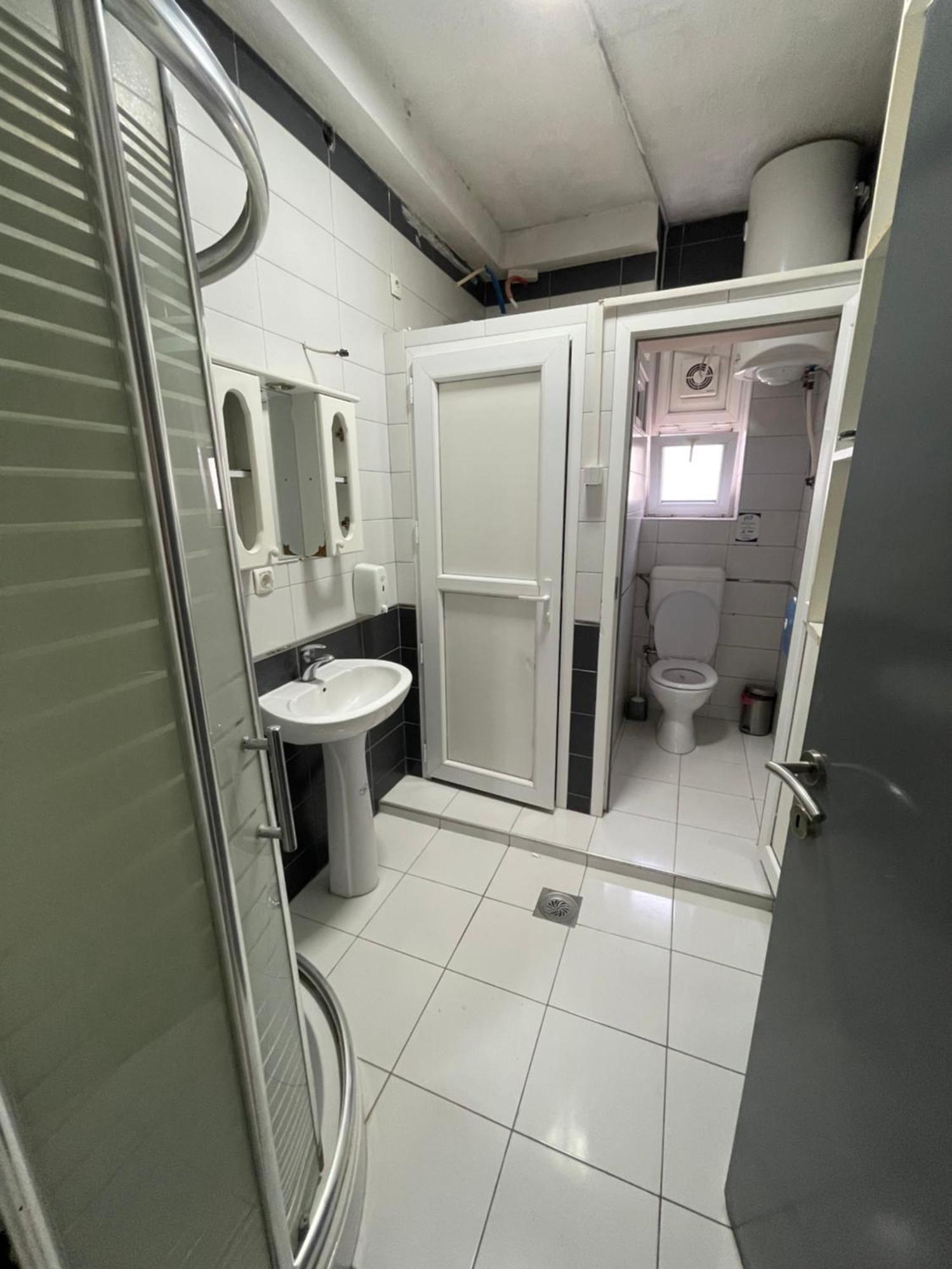 Newborn Comfort Hostel The Biggest Hostel Of Town With Best Location Pristina Extérieur photo